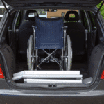 Rollstuhlrampe mobil klappbar 3-teilig verpackt im Auto